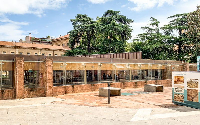 edificio esterno domus rimini